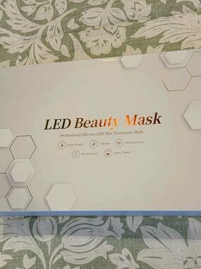 LED Beauty Mask - White Silicone LED Skin Treatment